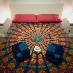La Tana Tra I Tetti Couette-café