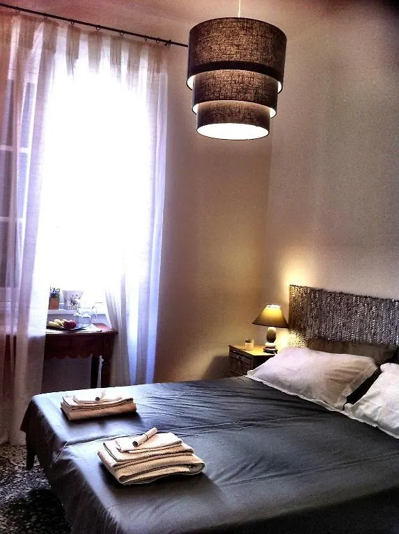 B&B Il Risveglio Luminoso 2*, Genoa