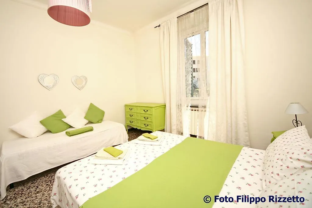 B&B Il Risveglio Luminoso 2*, Genoa Italy